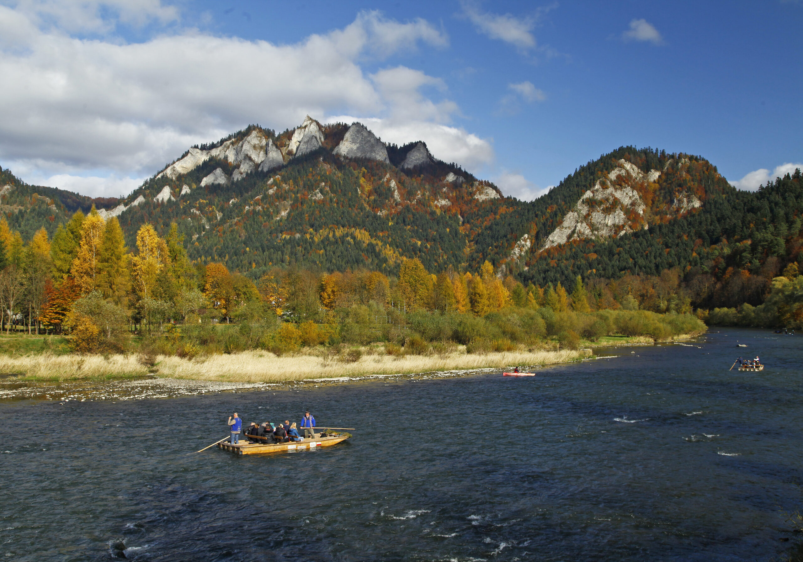 spływ łodziami flisackimi